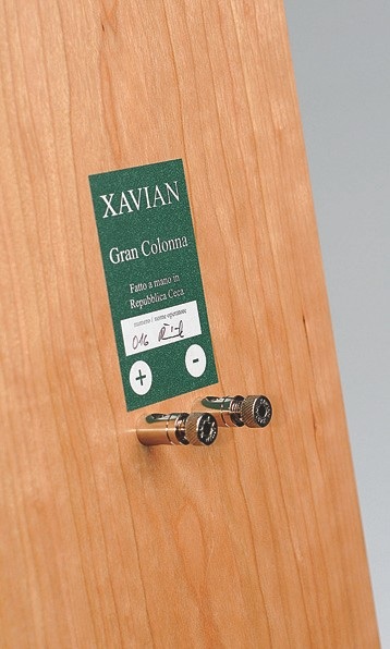 XAVIAN Gran Colonna cherry finish - binding posts